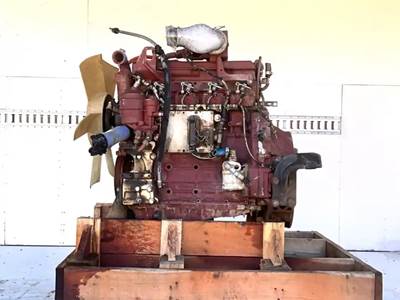 Mercedes-Benz MBE 900 Engine for a 2005 Freightliner MT45 Chassis