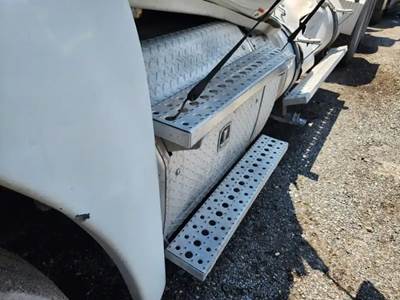 Freightliner Cascadia 125 Exterior Truck Part