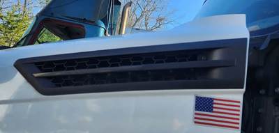 Freightliner Cascadia 126 Exterior Truck Part