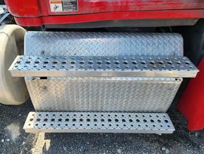 Used 2020 Freightliner Cascadia 126 Right DPF Cover, Silver Aluminum, 39" x 23"