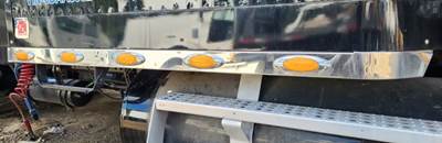 Freightliner FLD120SD Exterior Truck Part for a 2008 Freightliner FLD120SD Glider