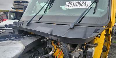 International LT625 Exterior Truck Part