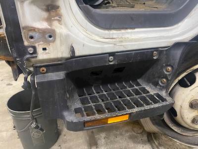 Isuzu NQR Exterior Truck Part