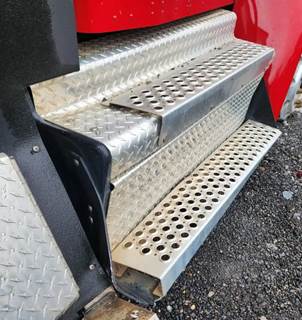 Used 2021 Kenworth T370 Right DPF Cover, Aluminum, Silver