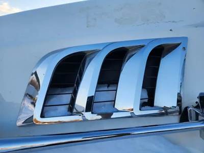 Mack Granite GU813 Exterior Truck Part for a 2008 Mack GU813