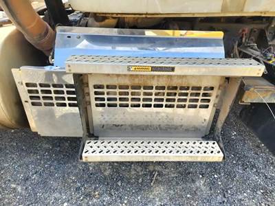 Mack Pinnacle Exterior Truck Part