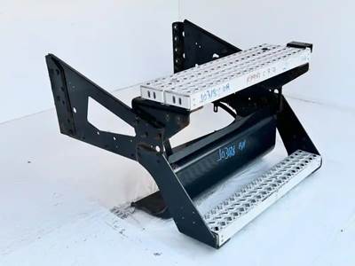 Mack Pinnacle CXU613 Exterior Truck Part for a 2012 Mack CXU613