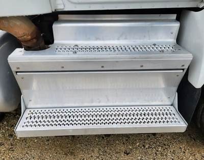 Used 2018 Peterbilt 579 Right DPF Cover, Silver Aluminum, 42" x 22"