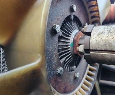 Cummins B5.9 Fan Clutch for a 1996 Freightliner FL70