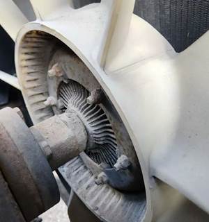 Cummins ISB Fan Clutch for a 2007 Sterling SC8000 Cargo