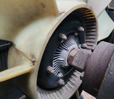 Cummins ISB Fan Clutch for a 2007 Sterling SC8000 Cargo