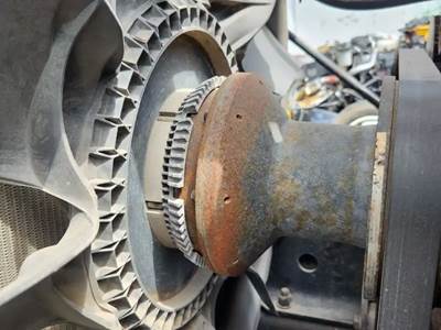 Cummins ISX Fan Clutch for a 2012 Peterbilt 367