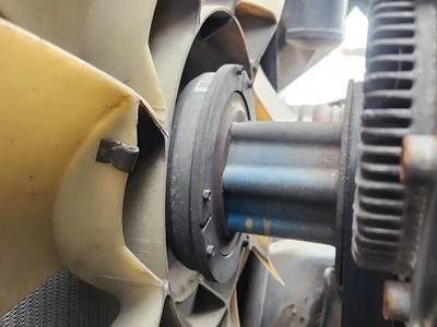 Detroit DD15 Fan Clutch for a 2014 Freightliner Cascadia 125