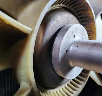 Detroit Fan Clutch for a 1998 Pierce Model Tilt Cab