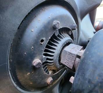 International DT466 Fan Clutch for a 2010 International 4400