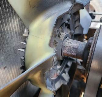 Isuzu 6HK1-TC Fan Clutch for a 2006 Isuzu FTR