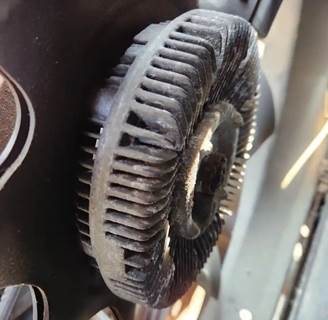 Mack E7 Fan Clutch for a 1997 Mack CH612