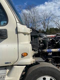 Freightliner Cascadia 125 Right Fender Extension