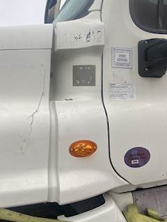 Freightliner Cascadia 125 Left Fender Extension