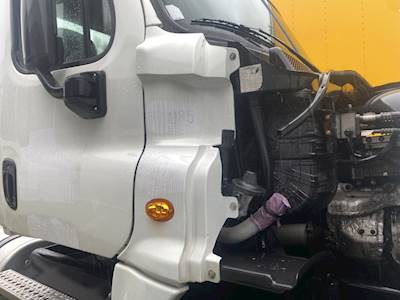 Freightliner Cascadia 125 Right Fender Extension