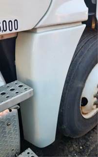 Freightliner Cascadia 125 Right Fender Extension