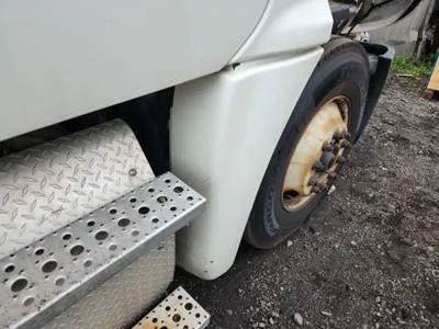 Freightliner Cascadia 125 Right Fender Extension