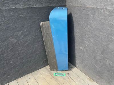 Freightliner Cascadia 125 Fender Extension