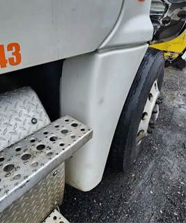 Freightliner Cascadia 125 Right Fender Extension