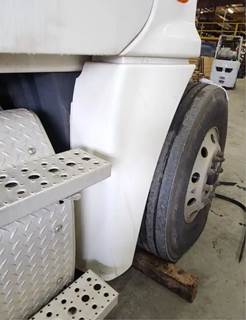 Freightliner Cascadia 125 Right Fender Extension