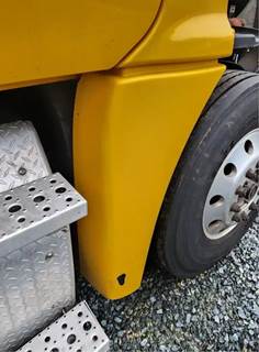 Freightliner Cascadia 125 Right Fender Extension