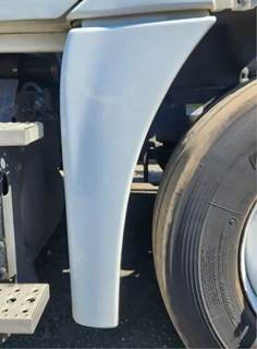 Freightliner Cascadia 125 Right Fender Extension