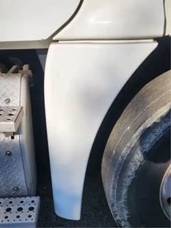 Freightliner Cascadia 125 Right Fender Extension