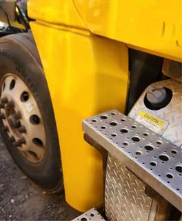 Freightliner Cascadia 125 Left Fender Extension