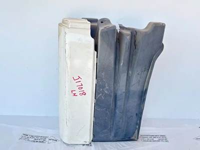 Freightliner Cascadia 125 Right Fender Extension