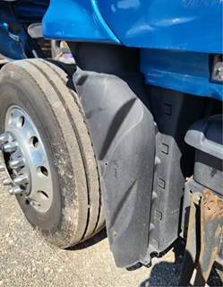 Freightliner Cascadia 125 Left Fender Extension