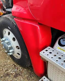 Freightliner Cascadia 125 Left Fender Extension