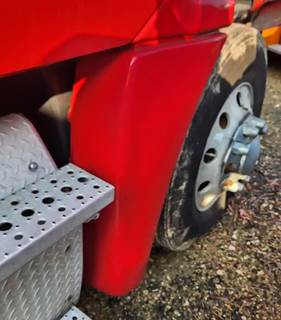 Freightliner Cascadia 125 Right Fender Extension