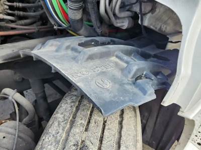 Freightliner Cascadia 126 Left Fender Extension