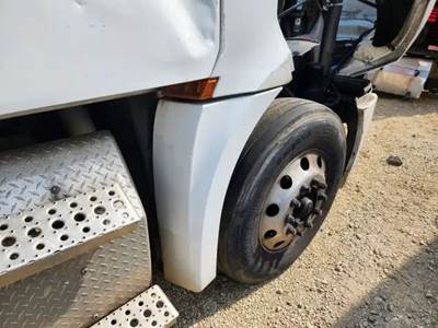 Freightliner Cascadia 126 Right Fender Extension