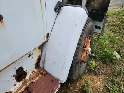 GMC Brigadier Right Fender Extension