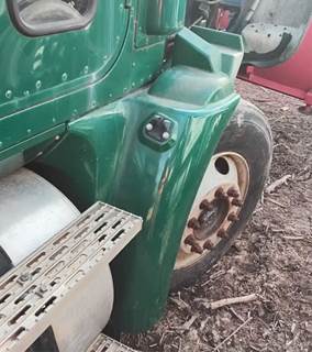 International 9200i Right Fender Extension