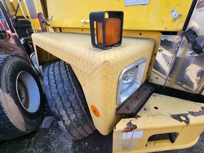 International F5070 Right Fender Extension for a 1993 International F-5070