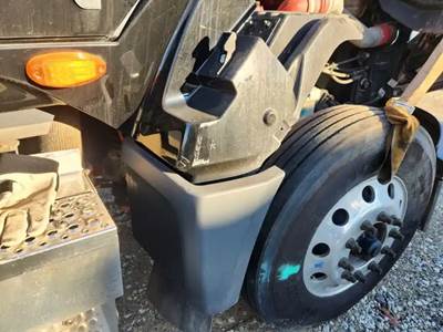 International LT625 Right Fender Extension