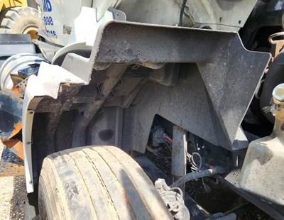 International RH613 Right Fender Extension