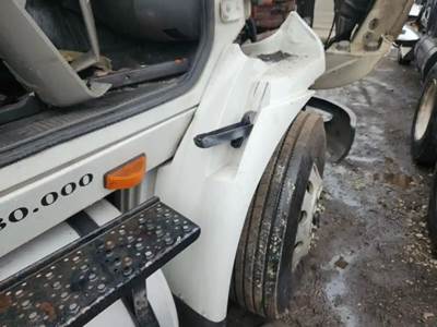 International TranStar 8600 Right Fender Extension