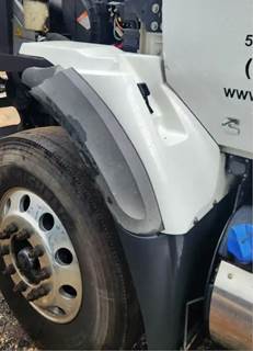 International WorkStar 7500 Left Fender Extension