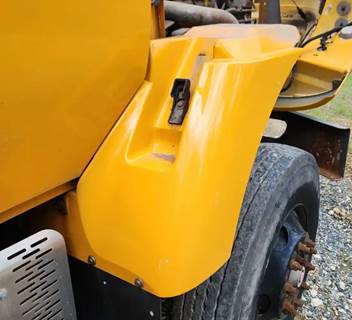 International WorkStar 7500 Right Fender Extension