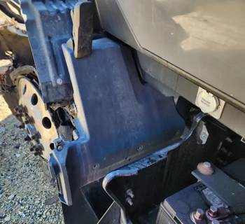 Kenworth T680 Left Fender Extension