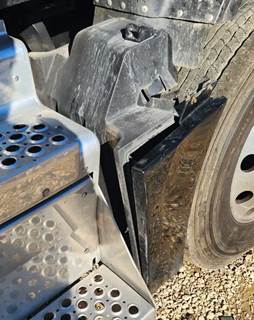 Kenworth T680 Right Fender Extension