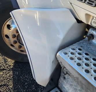 Kenworth T880 Left Fender Extension